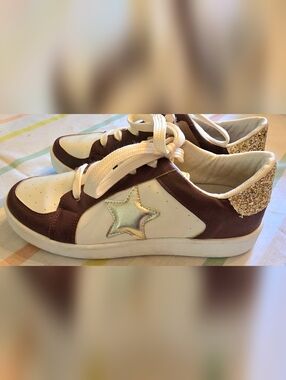 Women's Burgundy and White Star Accent Sneakers with Gold Heel